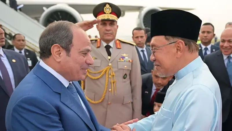  الأغاني المصرية تخطف الأنظار في استقبال السيسي بكوريا وماليزيا 